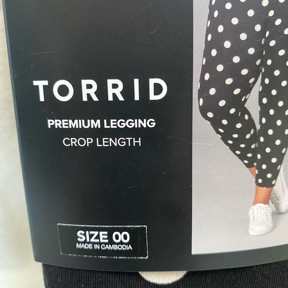 Torrid Leggings, size 00 Black Cream Polka Dots Crop Length Comfy Comfortable - Picture 2 of 6